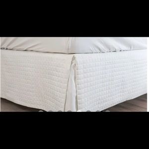 Queen white bed skirt
